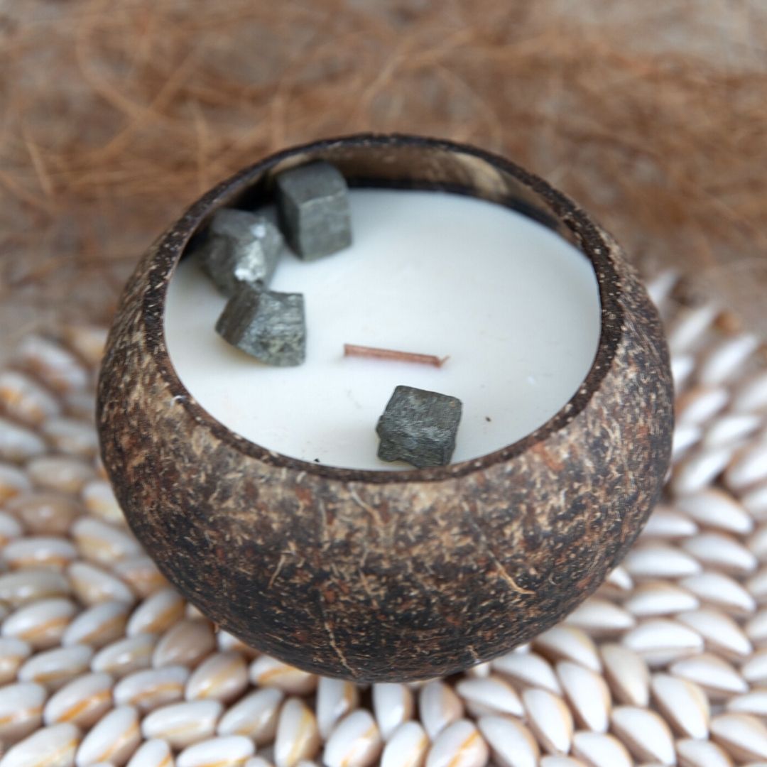 Pyrite Crystal Coconut Candle (Abundance)